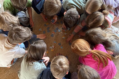 R&auml;tselhafter Fremder: Diese jungen Detektive l&ouml;sen den "Fall Emmaus"